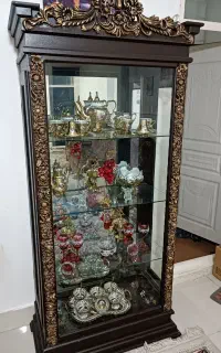 بوفه.اینه شمعدان .جاکفشی.تلوزیون. دوچرخه
