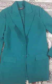 تعدادی کت و مانتو وشلوار سالم و نو