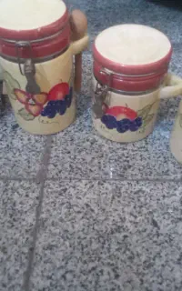 تعدادی ظروف