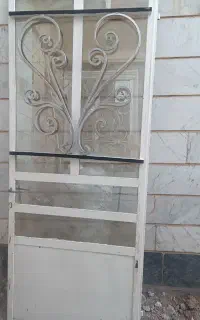 درب آهنی با چهار چوب