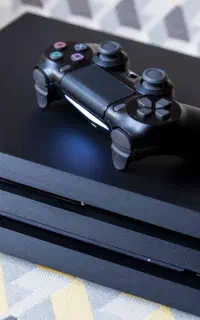 ps4 pro 1t همراه بازی و کیف نگهداری اشانتیون