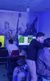 گیم نت ps5 تلویزیون ال جی  یخچال ایستاده