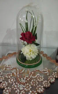 گل با محافظ شیشه ای