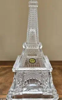 شکلات خوری ایفل نو با کارتن و ظروف آشپزخانه