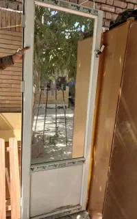 سه درب دوتا چوبی ویکی درب حمام آلومینیوم