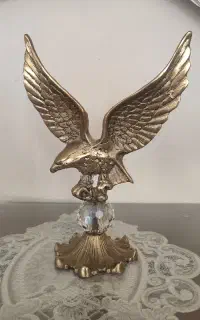 عقاب برنزی کاملا سالم