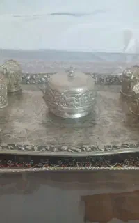 یه دست گالش با سینی وقندان وسه عدد قاشق نقره