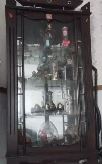 گنجه بدون لوازم داخلش