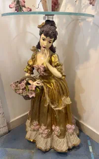 میز مجسمه ورق طلا