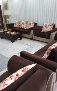 مبل راحتی ۸نفره درحد نو دارای چهارعدد میزعسلی