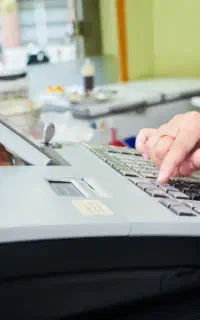 استخدام فروشنده خانم با حقوق وزارت کار