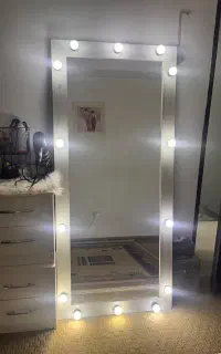 آیینه لامپ دار