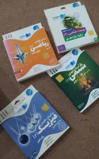 تعدادی کتاب کنکوری و سیدی اموزش مفهومی رهپویان