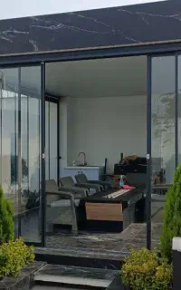 طراحی و اجرای سیستم شیشه‌ای اسلایدینگ