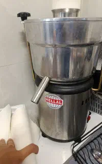 دستگاه آب میوه گیر