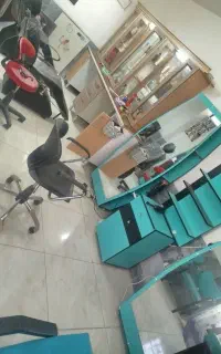 یک صندلی در آرایشگاه به اجاره داده میشود