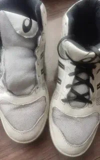 کفش والیبال و بسکتبال