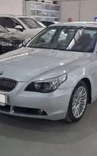 بی ام و 520i