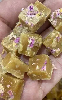 قند و شکلات شیری حبه ای