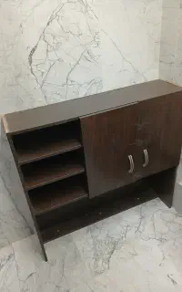 یک عدد کتابخانه و میزتلویزیون دیواری خارجی