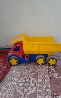 یک عدد ماشین اسباب بازی