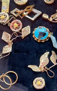 گوشواره و پلاک و..با اجرت دو درصد(زرگری عظیم زاده)