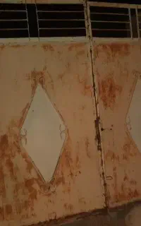 در بزرگ سه متری ماشین روی