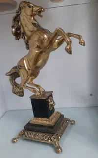 اسب برنز