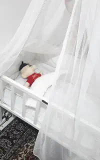 تخت کنار مادر