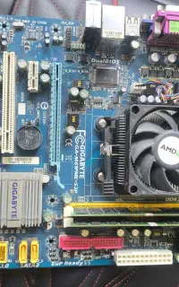 مادربرد ddr2 سی پی یو phenom x3 با چهار گیگ رم