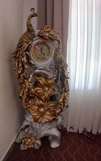 ساعت ایستاده طاووسی