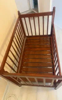 تخت تمام چوب نراد با تشک طبی ابرشمال