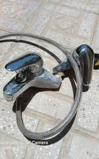 ۲ عددشیر مخلوط کارکرده حمام و توالت و یک شیر قدیمی