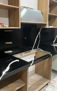 نیرو جهت کار در کارگاه سنگ صفحات اشپزخانه