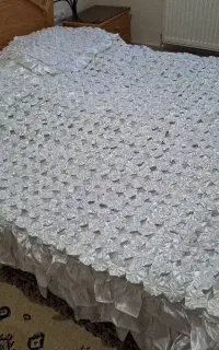 روتختی همه گلها با دست دوخته شده