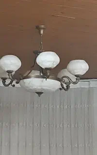 دو جفت لوستر ۶شاخه و یک عدد لوستر آشپزخانه ایی