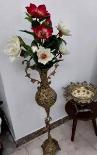 گلدان پایه دار برنز