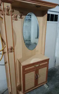 جاکفشی و آویز لباس