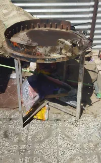 میز  آهنی با گیره