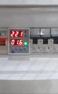 نصاب محافظ ولتاژ (برقکار)