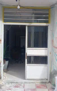 یک عدد درب فلزی سالم