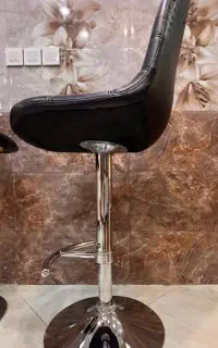 یک عدد صندلی اوپن