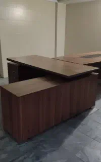 میز اداری و صندلی مدیریت و صندلی کنفرانس