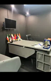 همکار خانم دور کار