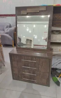 تخت خواب دو نفره با اینه و میز ارایش