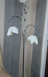 آباژور ایستاده