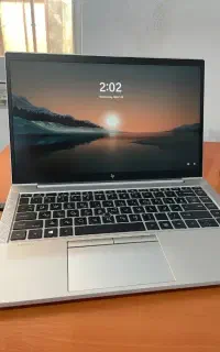 لپتاب  hp ci7 ssd256 درحد نو