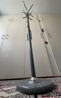 رخت اویز ایستاده