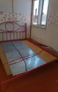 تخت دو نفره همراه با تخته چوب و ورق گالوانیزه