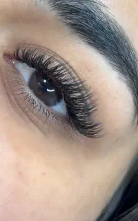 نیازمند مدل مژه توسط استاد حرفه ای